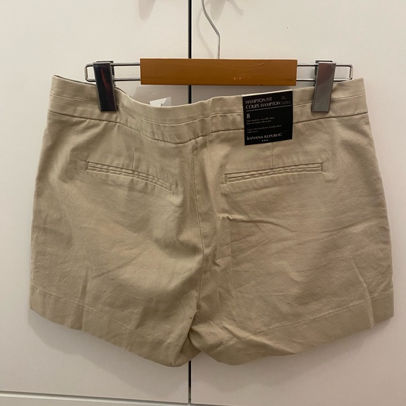 Banana Republic Khaki Shorts, size 6, NWT - Picture 2 of 2